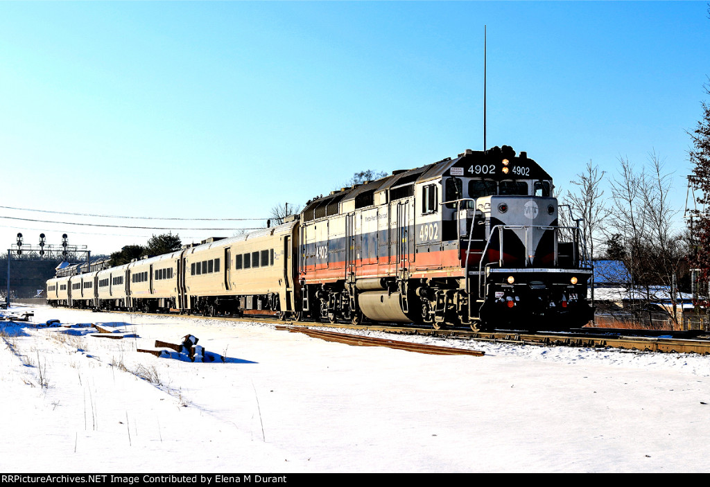 MNCR 4902 on train 43